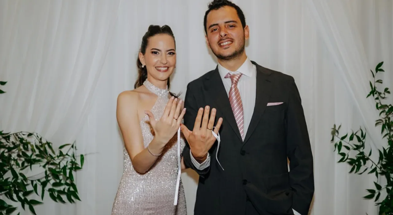 Ezgi Şenler Düğün Öncesi Unutulmaz Bir Parti Düzenledi