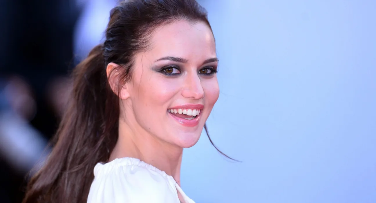 Fahriye Evcen'in Tatil Pozları Sosyal Medyayı Karıştırdı: Beğeni Rekoru Kırıldı!
