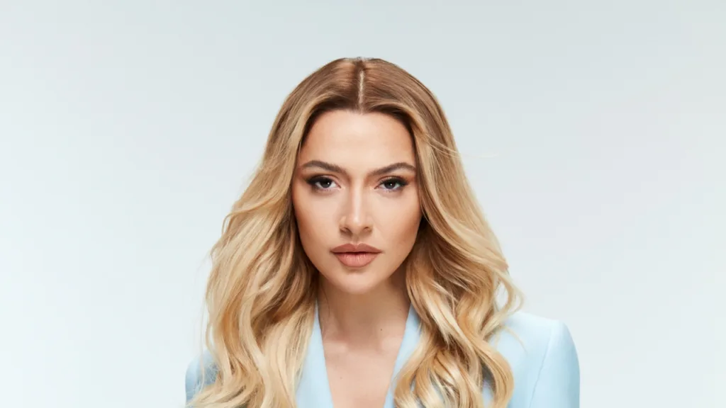 Hadise Gözyaşlarına Boğuldu: “Biz Robot Değiliz”