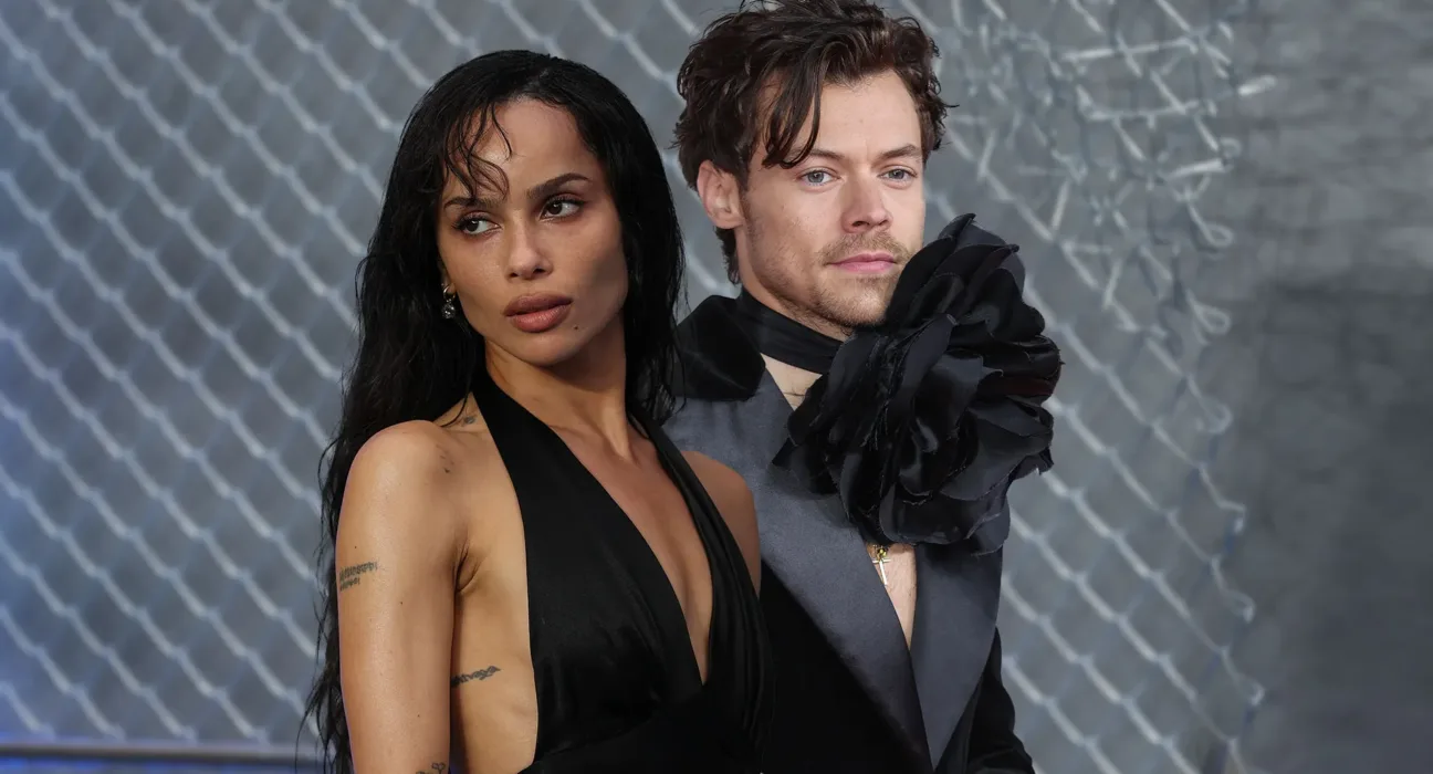 Harry Styles ve Zoë Kravitz Aşkı Sosyal Medyayı Salladı: “Ergenler Gibi Öpüşüyorlardı”