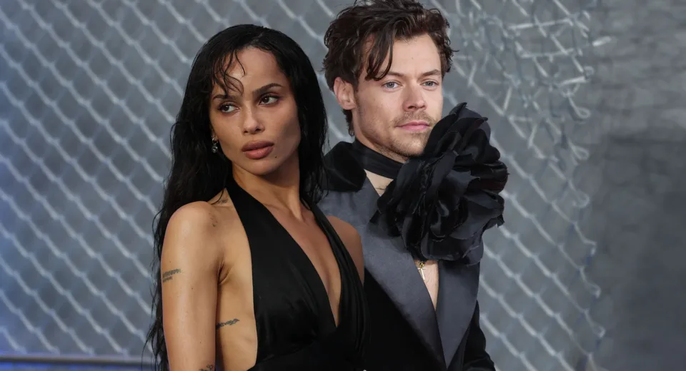 Harry Styles ve Zoë Kravitz Aşkı Sosyal Medyayı Salladı: “Ergenler Gibi Öpüşüyorlardı”