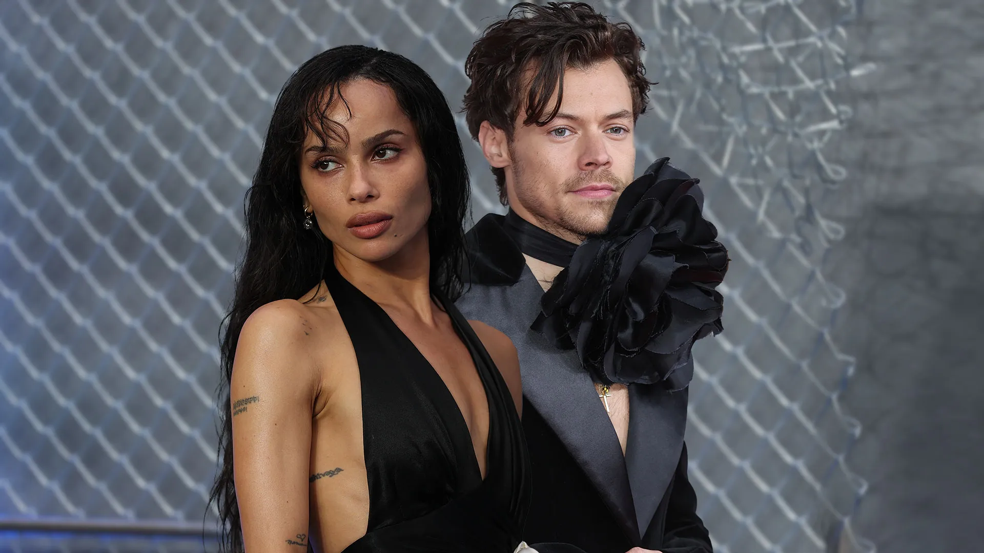 Harry Styles ve Zoë Kravitz Aşkı Sosyal Medyayı Salladı: “Ergenler Gibi Öpüşüyorlardı”