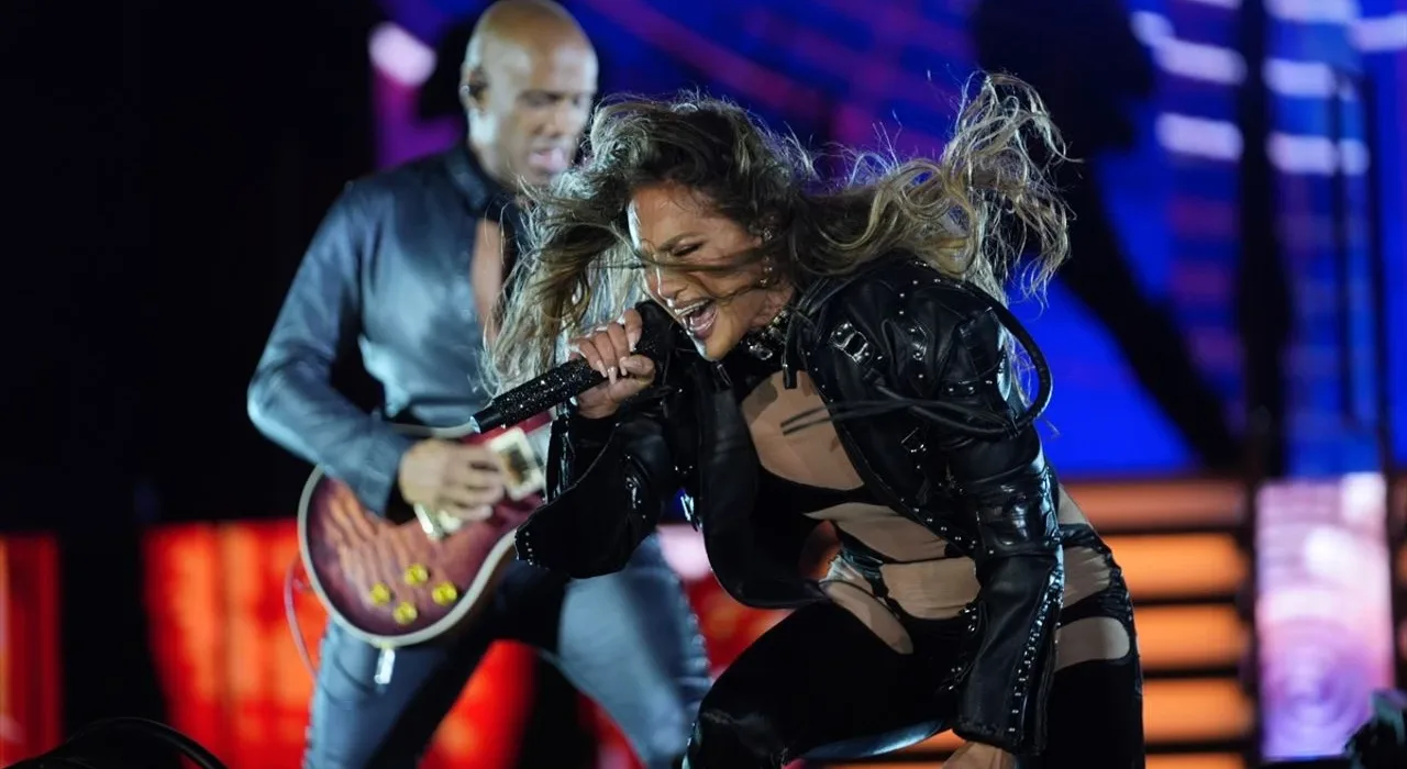 Jennifer Lopez, 6 Yıl Sonra İstanbul'u Salladı: Unutulmaz Geceye 50 Şarkı Damga Vurdu