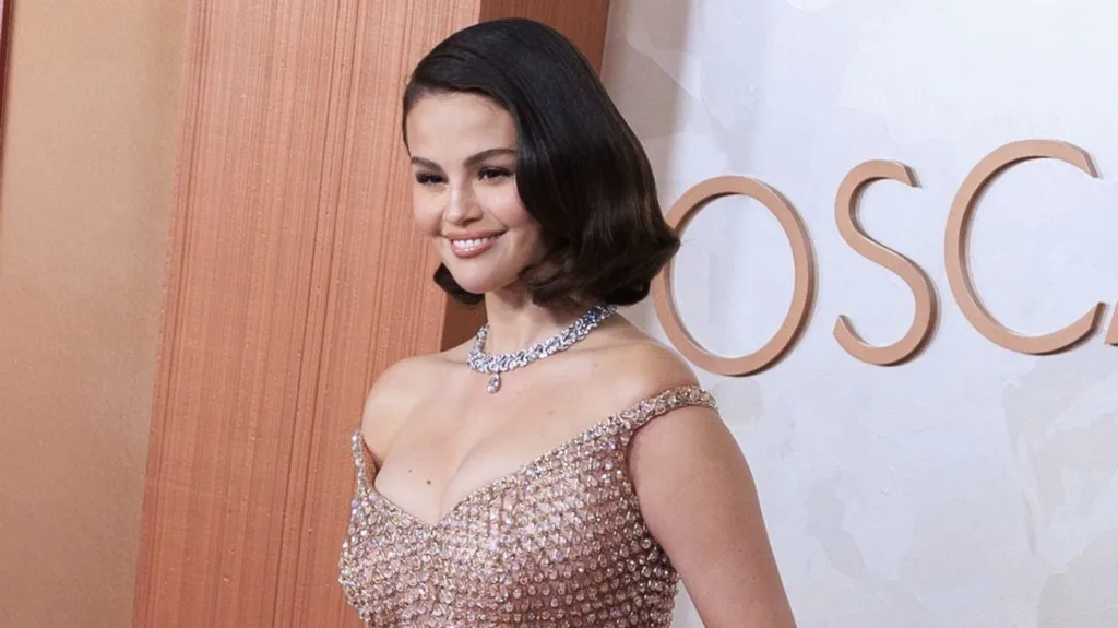 Selena Gomez ‘Alex’ Karakterini Hâlâ Bırakamıyor: “Onunla Ayrılmaz Bir Bağım Var”