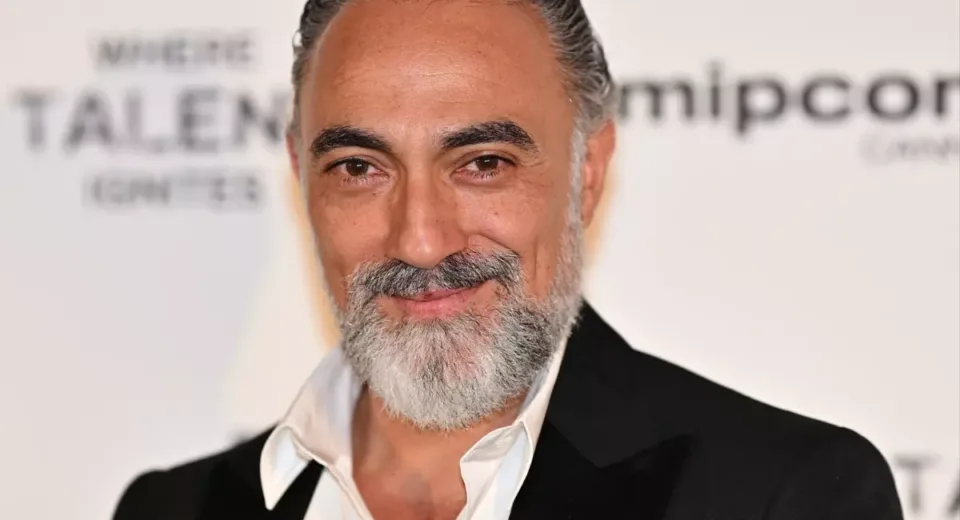 Selim Bayraktar’dan Çeşme’de Nefes Kesen Dalga Sörfü Gösterisi