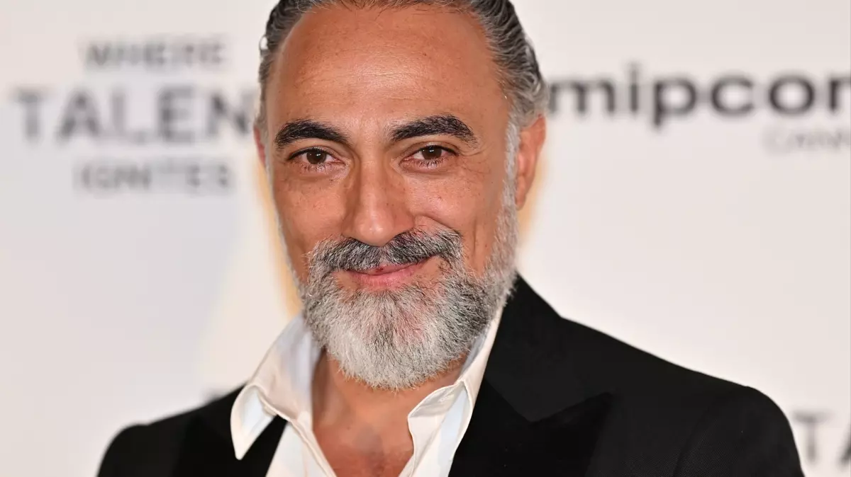 Selim Bayraktar’dan Çeşme’de Nefes Kesen Dalga Sörfü Gösterisi