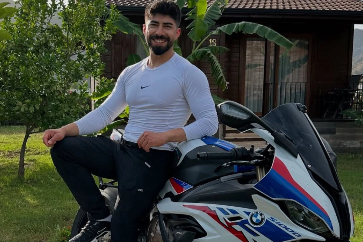 Sosyal Medya Fenomeni Deniz Servan Narin, Motosiklet Kazasında Hayatını Kaybetti