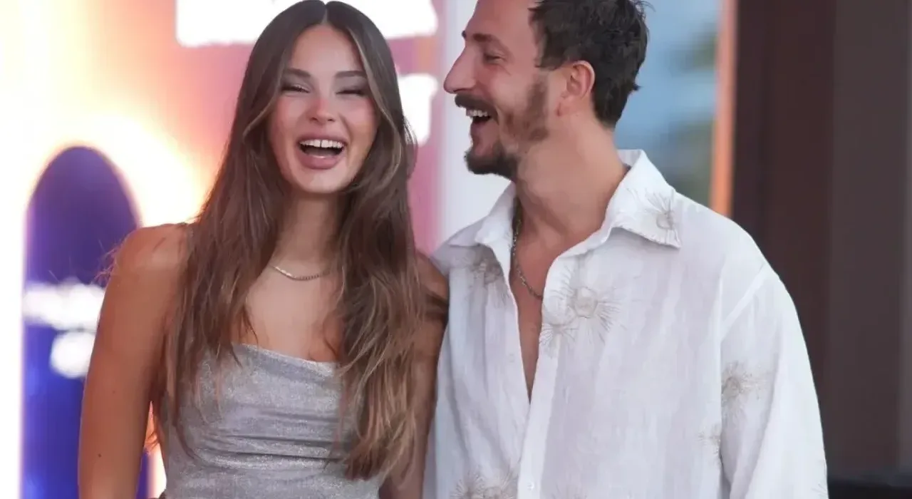 Survivor Berkan Karabulut ve Lale Onuk Evlendi! Gelinliği Sosyal Medyada Olay Oldu