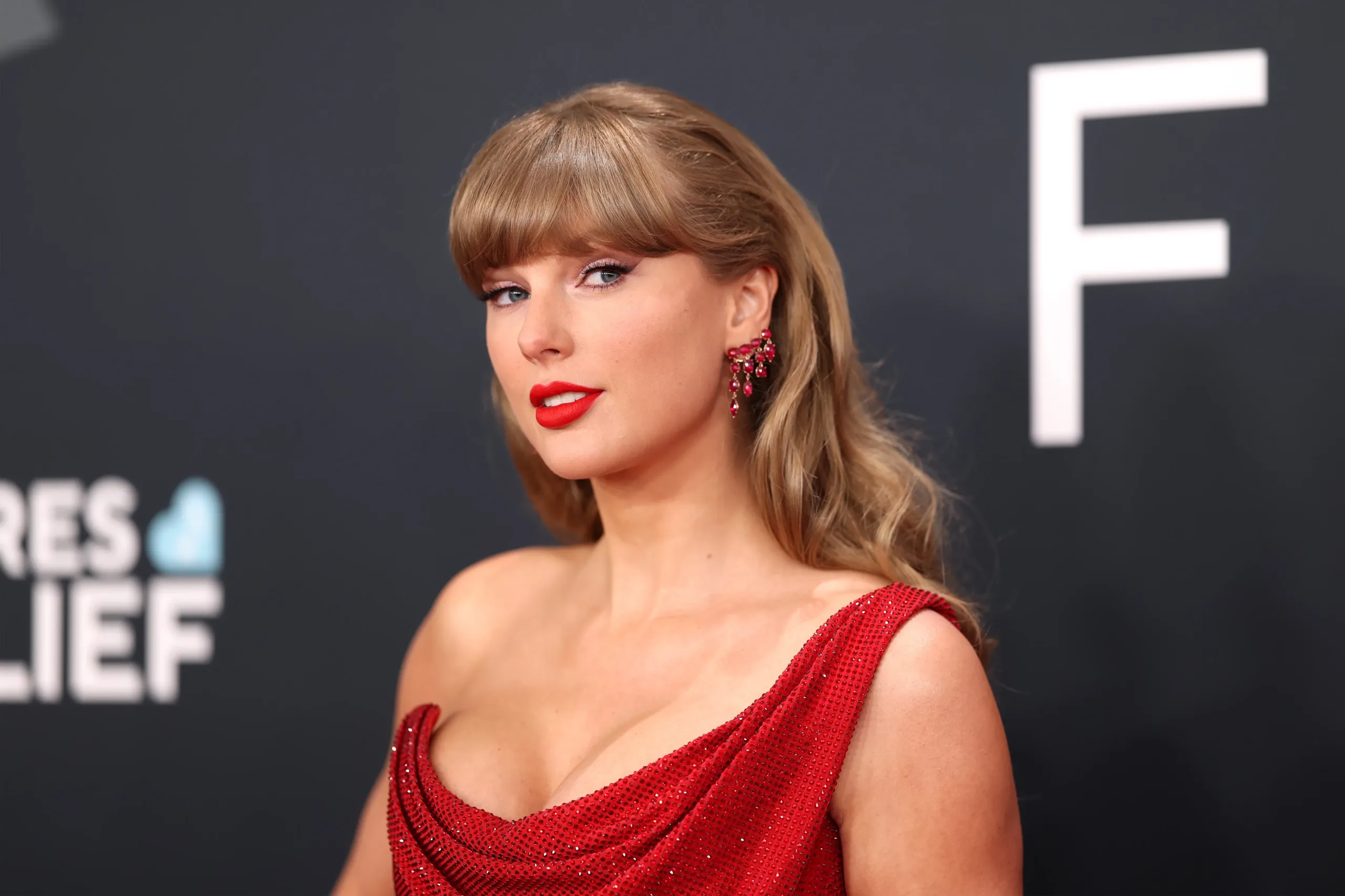Taylor Swift’ten Nostaljik Hamle: Yeni Albüm Kaset Formatında da Geliyor