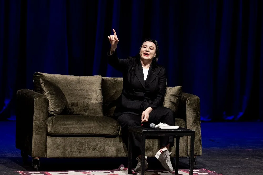 Yasemin Sakallıoğlu Ankara’da Kahkaha Fırtınası Estirdi