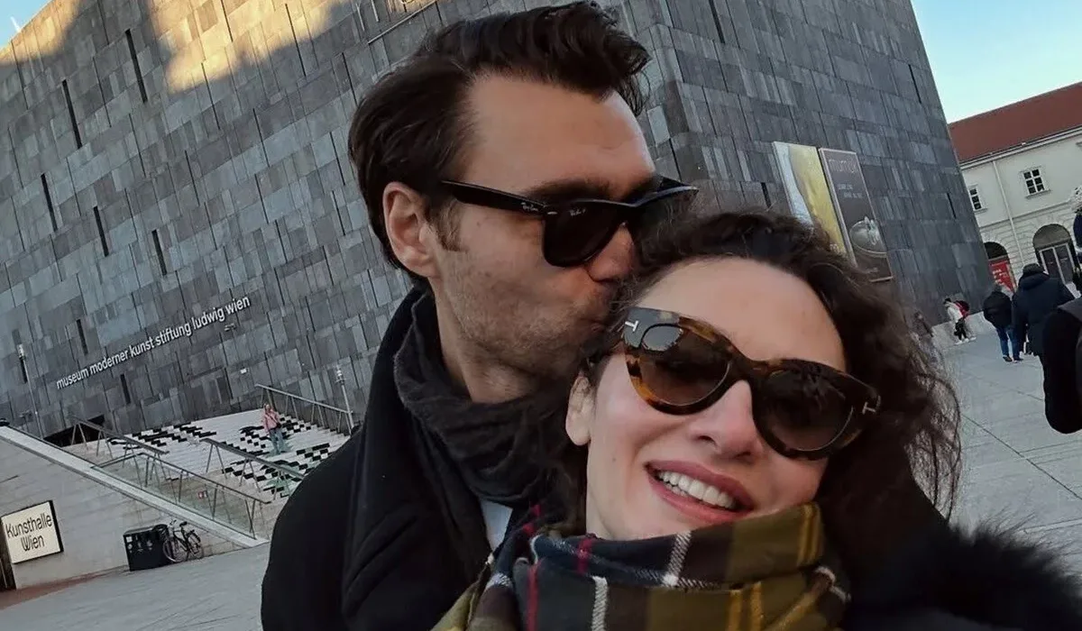 Birce Akalay’dan Romantik Sürpriz! Hakan Kurtaş’ın Doğum Gününde Aşka Geldi