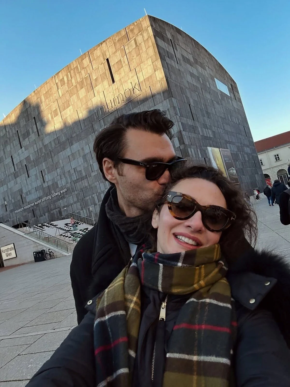 Birce Akalay’dan Romantik Sürpriz! Hakan Kurtaş’ın Doğum Gününde Aşka Geldi