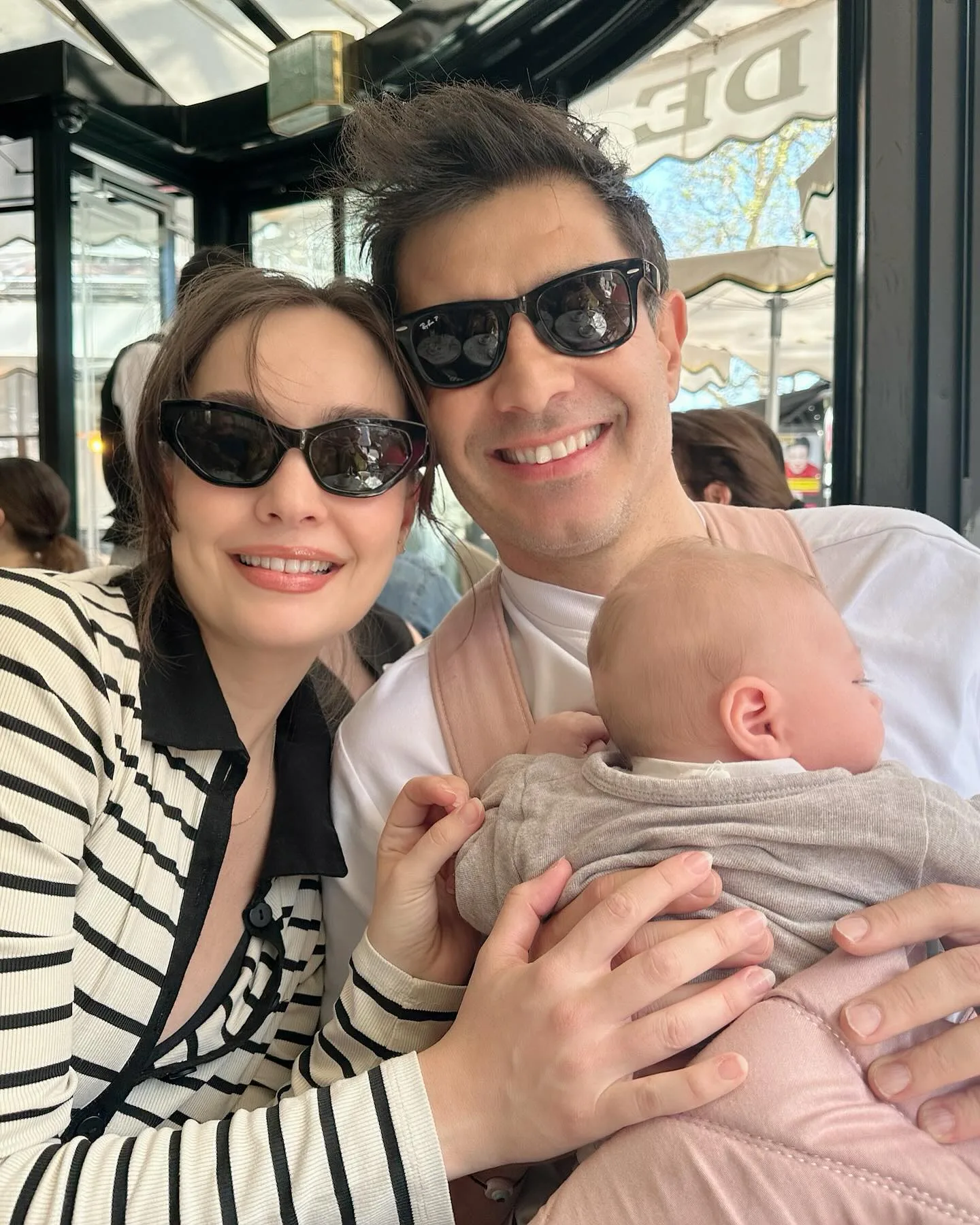 Cansel Elçin ve Zeynep Tuğçe Bayat’tan İç Isıtan Çekirdek Aile Pozları: Atlas Bebekle İlk Tatil!