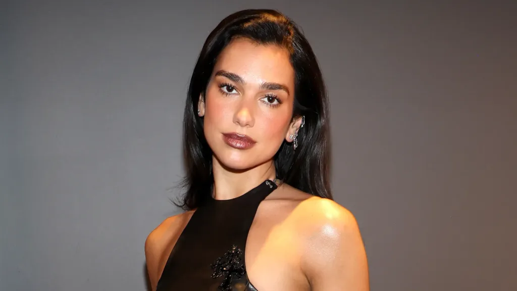Dua Lipa’nın Boston Konserine Türk Hayran Damgası