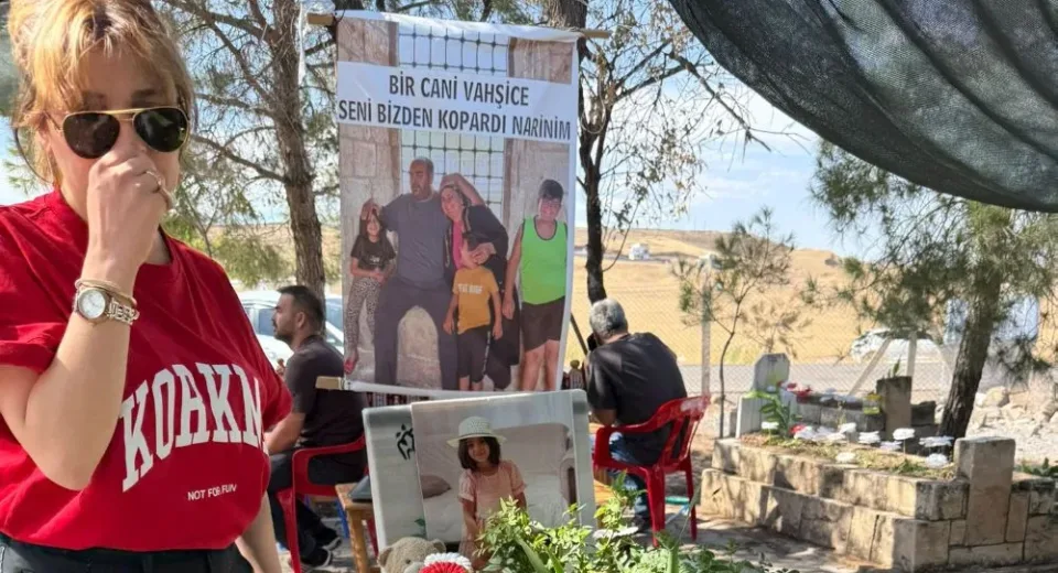Gonca Vuslateri, Narin Güran’ın Mezarını Ziyaret Etti