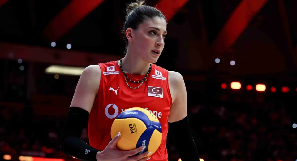 İlkin Aydın’dan Cesur Manifest Desteği Eski Voleybolcu Duygu Bal'ı Rahatsız Etti!