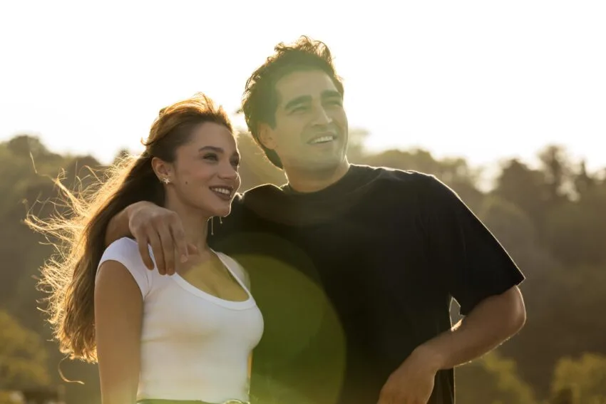 Mert Ramazan Demir ve Miray Daner’li ‘Bize Bi’şey Olmaz’dan İlk Kare Yayınlandı