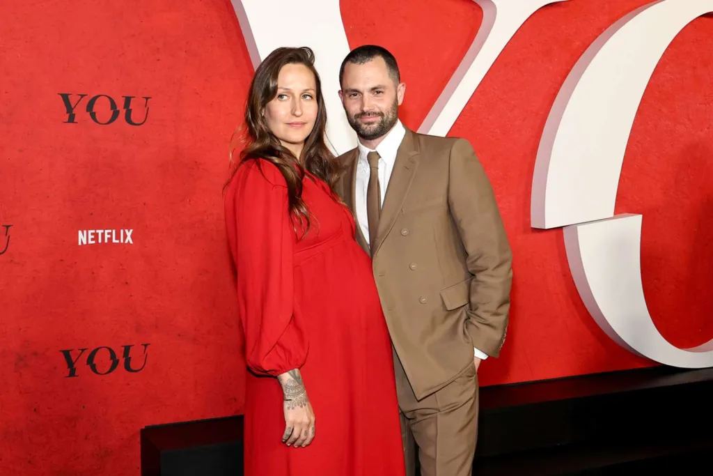 You Dizisinin Yıldızı Penn Badgley’den Müjdeli Haber: İkiz Bebeklerine Kavuştu
