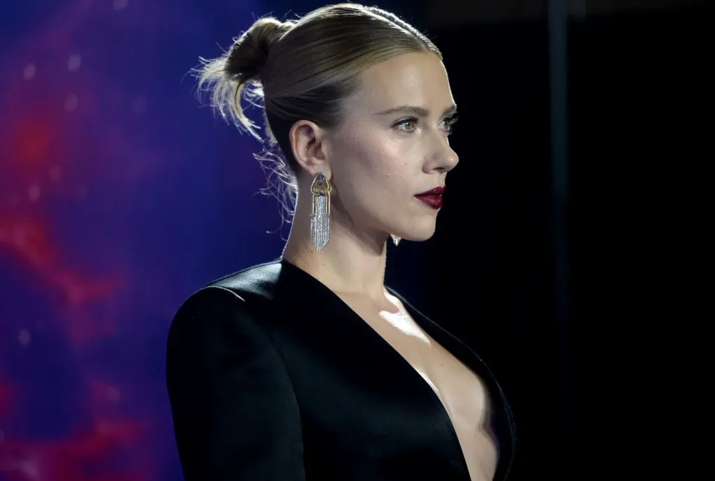 Scarlett Johansson’dan Müjde: Colin Jost Ekranlara Geri Dönüyor