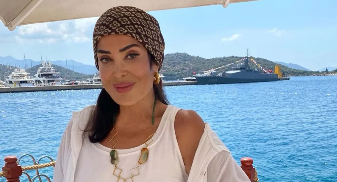 Türkan Şoray, Kaş'ta Tatil Pozlarıyla Sosyal Medyayı Salladı
