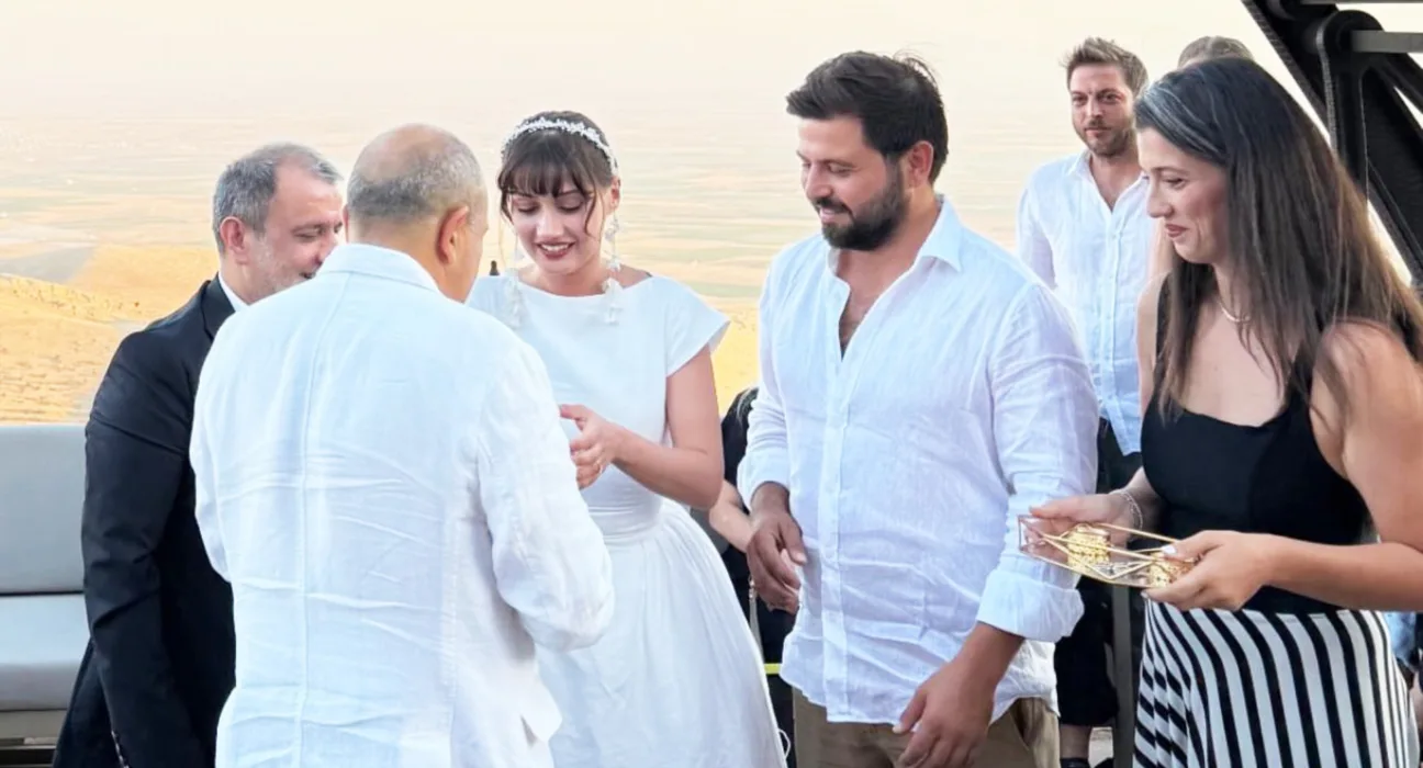 Ünlü Oyuncu Sevda Erginci Mardin’de Nişanlandı