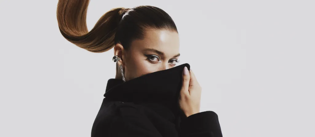 Afra Saraçoğlu: “Bitti, Gitti!” Paris Dönüşü Sessizliğini Bozdu