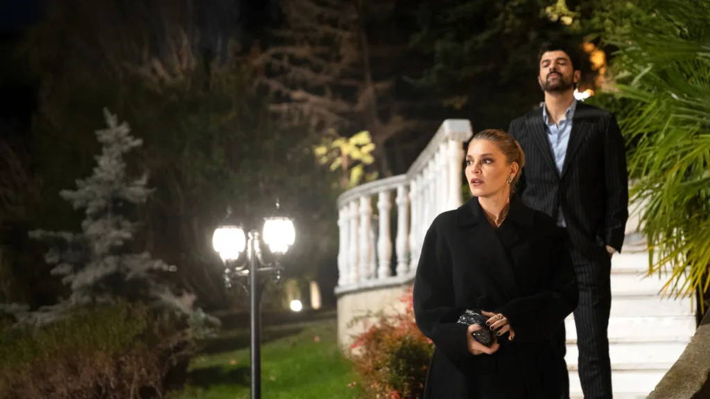 Enfes Bir Akşam Dizisinin Başrolleri Aslı Enver ve Engin Akyürek’in Uyumuyla Büyülüyor