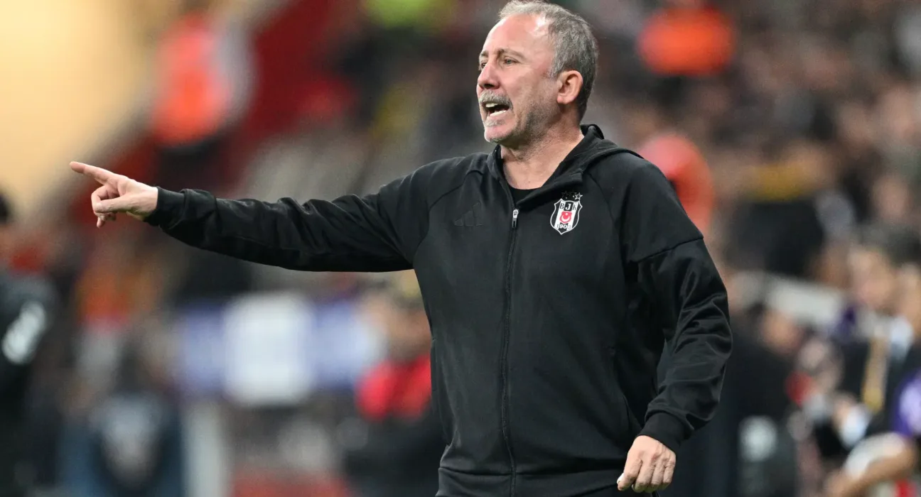 Galatasaray Taraftarından Derbi Öncesi Sergen Yalçın’a Anlamlı Jest! “Başın Sağ Olsun…”