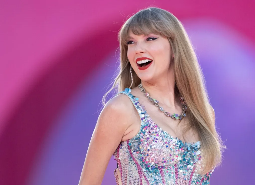 Taylor Swift Yeni Albümüyle Hayranlarını Çılgına Çevirdi