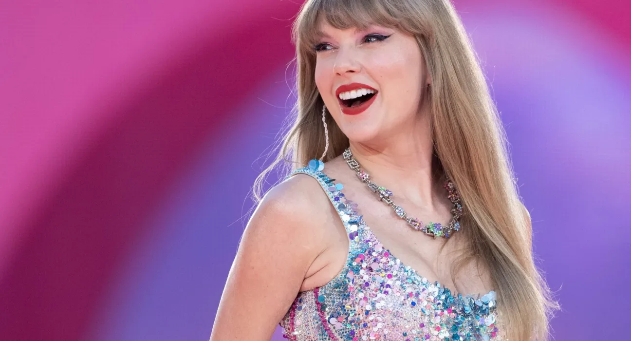 Taylor Swift Yeni Albümüyle Hayranlarını Çılgına Çevirdi